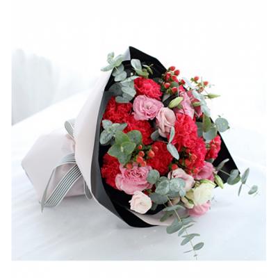 11朵红色康乃馨，4朵粉色桔梗花束 同城鲜花配送