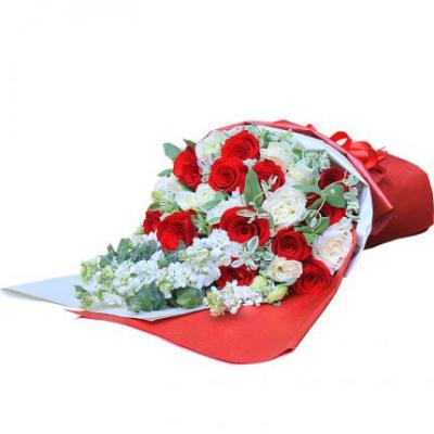15朵红玫瑰+14朵白玫瑰花束 同城鲜花配送