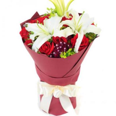 11朵红玫瑰+3朵百合花束 同城鲜花配送