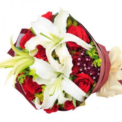 11朵红玫瑰+3朵百合花束 同城鲜花配送