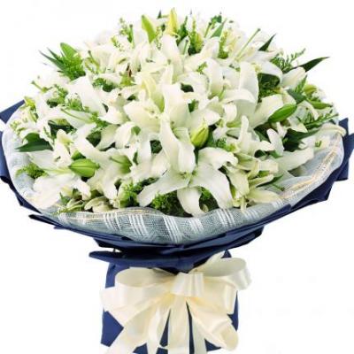19朵多头香水白百合花束 同城鲜花配送
